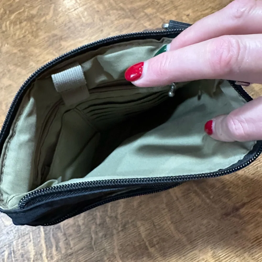 Ecco stylish baggalini